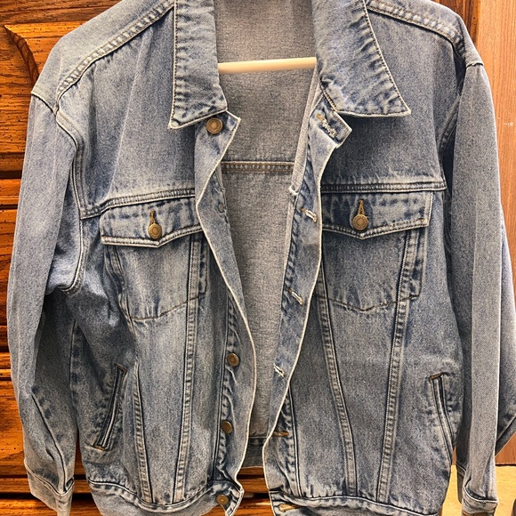 This light wash denim jacket is a vintage piece from the Jennifer Moore brand. - Picture 2 of 10